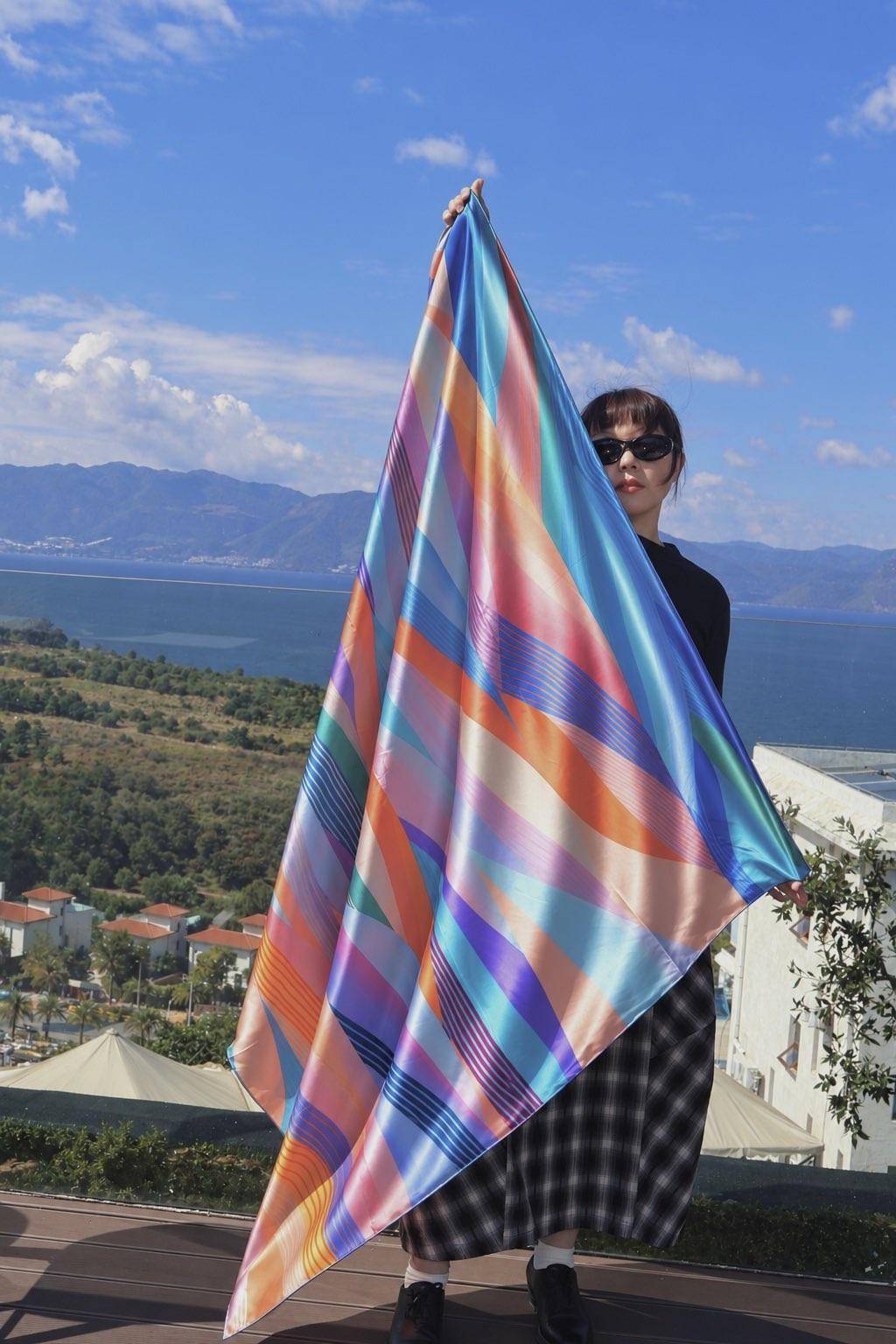 Mountains into Sea｜Silk Scarf｜艺术家真丝丝巾 - 杨婉 作品图6